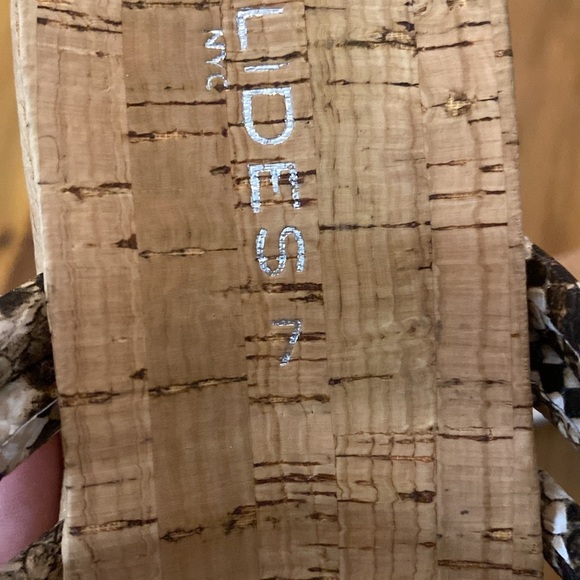 J/Slides NYC Women’s Green Snakeskin Platform Sandals Size 7 - Picture 11 of 11